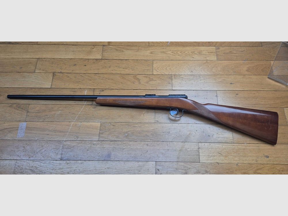 Sehr schöne Gartenbüchse Manufrance – Modell „Club“ – Kal. 9 mm Flobert (Patrone oder Diabolo) – Sehr schöne Gravuren in Voluten bis auf den Abzug – Dicke schwarze Brünierung 100% original – Schöne Hölzer schön gewellt – Mechanik und Lauf unberührt – Zustand nahezu neu – TBE++/TBE+++, Bild 26 von 35