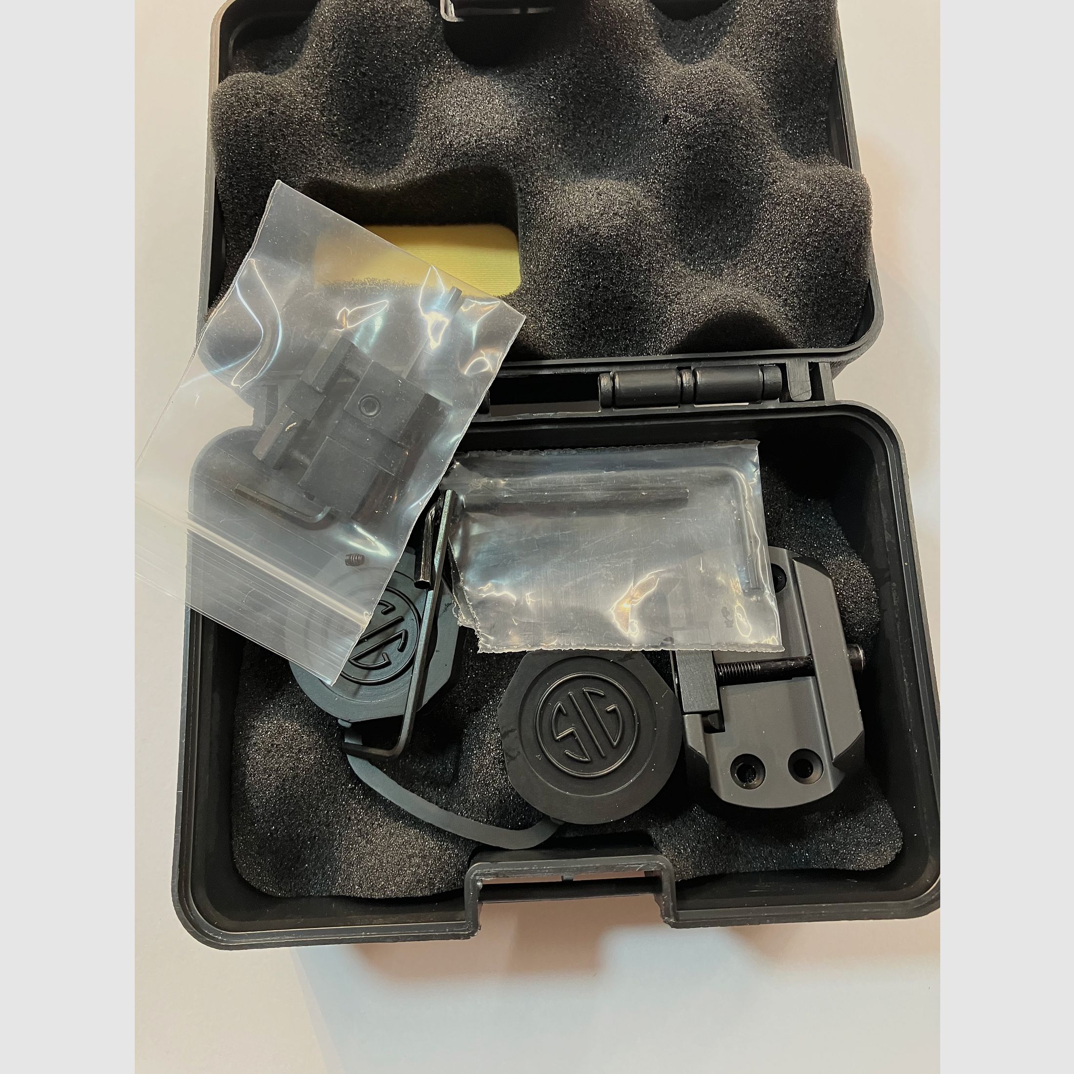 HP Max MK2 mit Schalldämpfer, Sig Romeo5 Rotpunktvisier und Zubehör