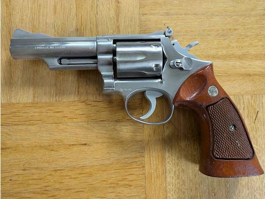 S&W 66