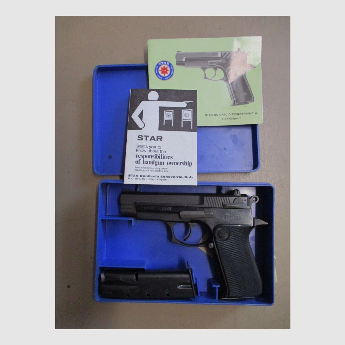 Pistool Star PK28 9mm Luger met reservemagazijn en papieren PK28