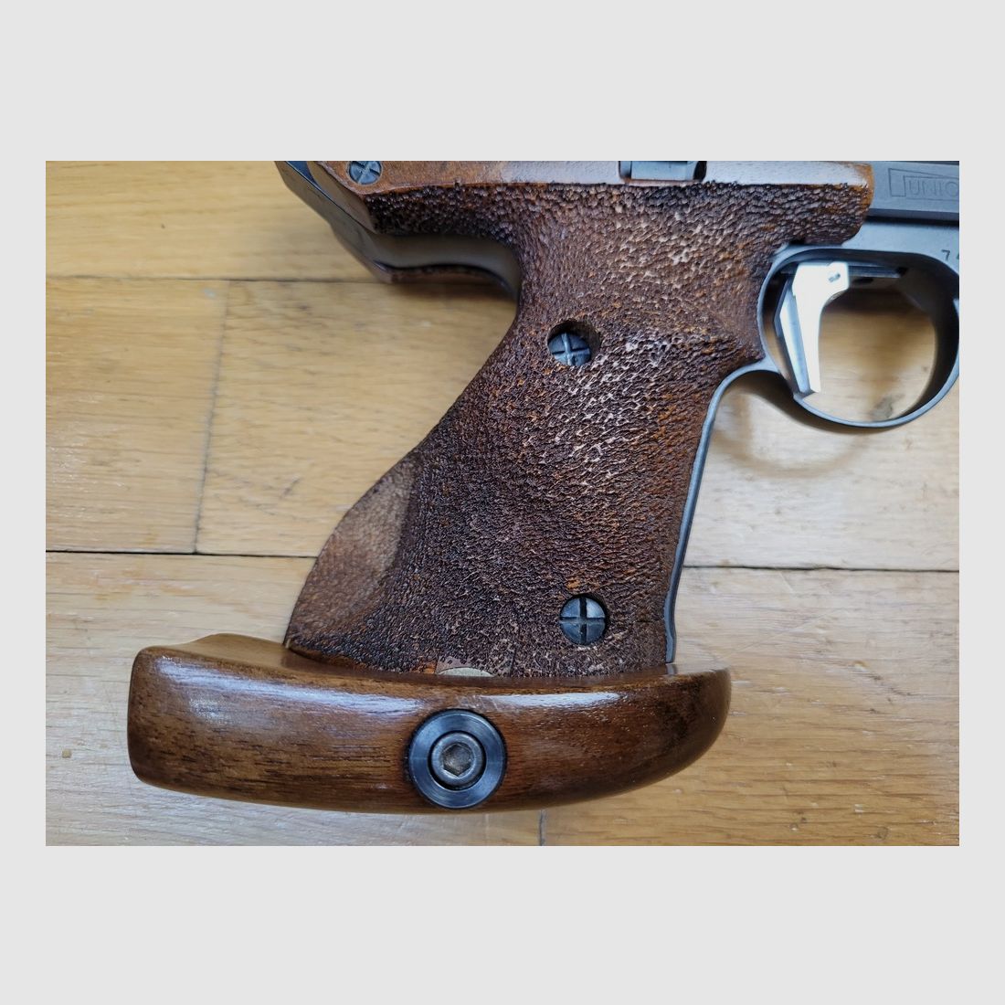 Uitstekend Unique model DES 69 pistool – kal. 22LR – Originele tegengewicht volgens model – 10 schoten – Grote precisie – Onverslijtbaar – Top Made in France! TBE ++, afbeelding 3 van 19