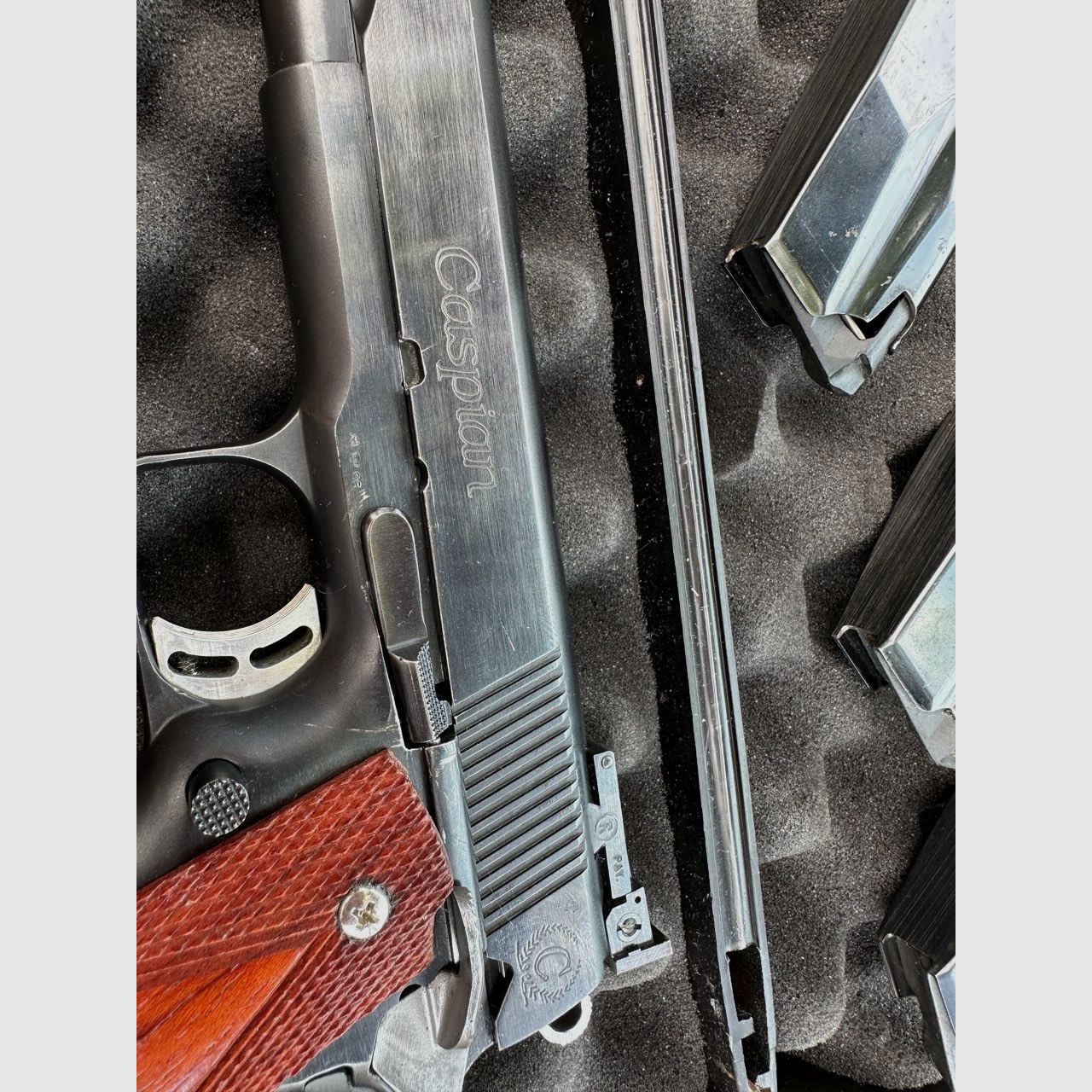 Caspian Arms Ltd. "The Duke Custom" Kaliber .45 ACP basierend auf 1911