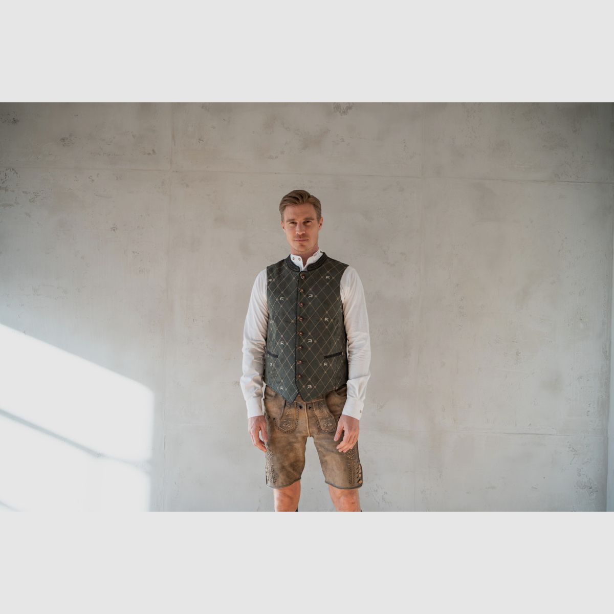 OS TRACHTEN Men's Vest Stand-Up Collar with Embroidery, 2 Pocket Flaps Olive