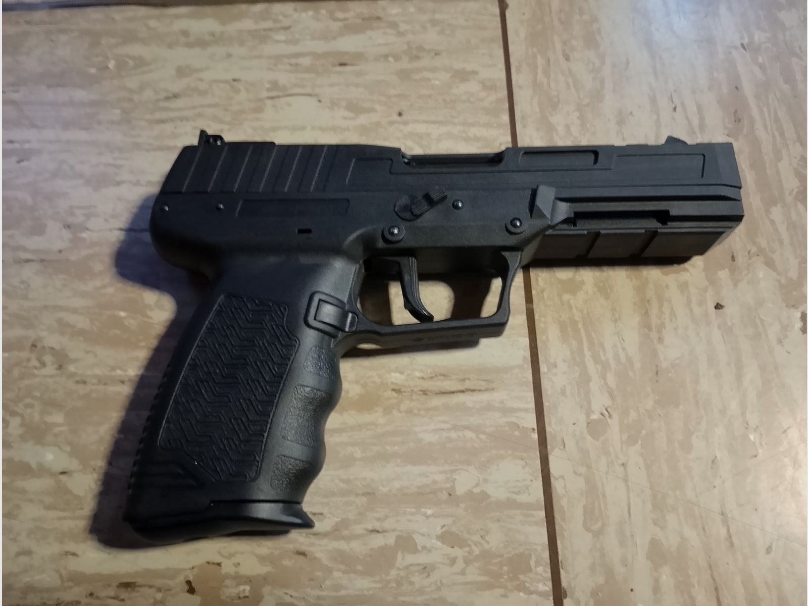Kli Maverick GBB Gas Blow Back Airsoft Pistole mit Zubehör Greengas + Stahl + 0,20g H&K + ASG  BB's Set 