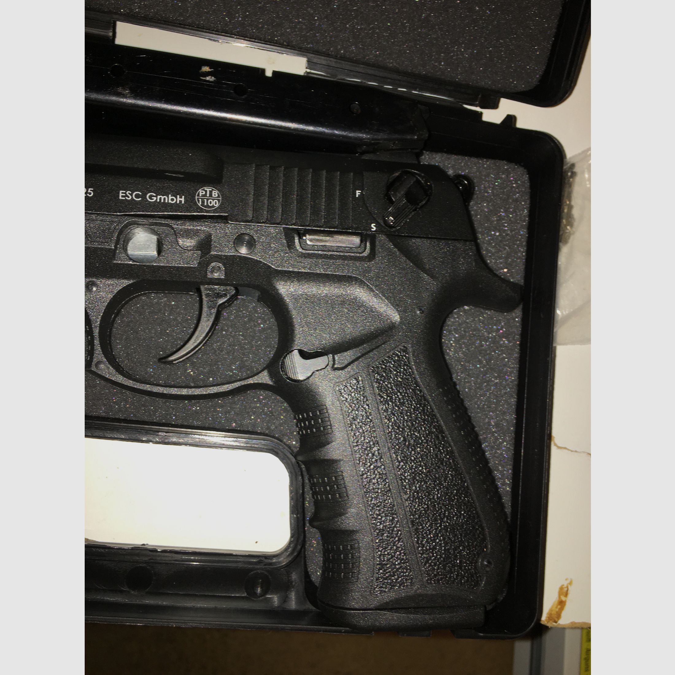 Zoraki 2819 9mm P.A.K blank gun including 25 rounds magazine