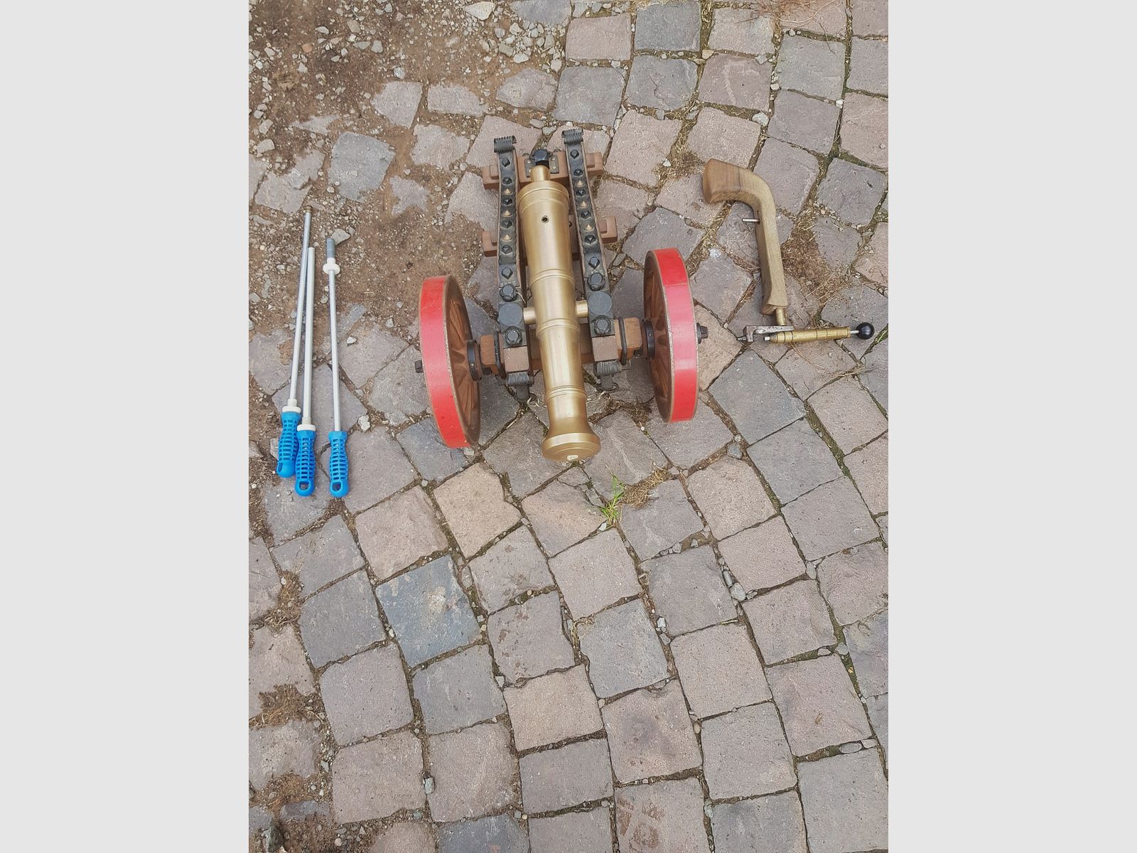 <Vendi due cannoni a avancarica con accessori