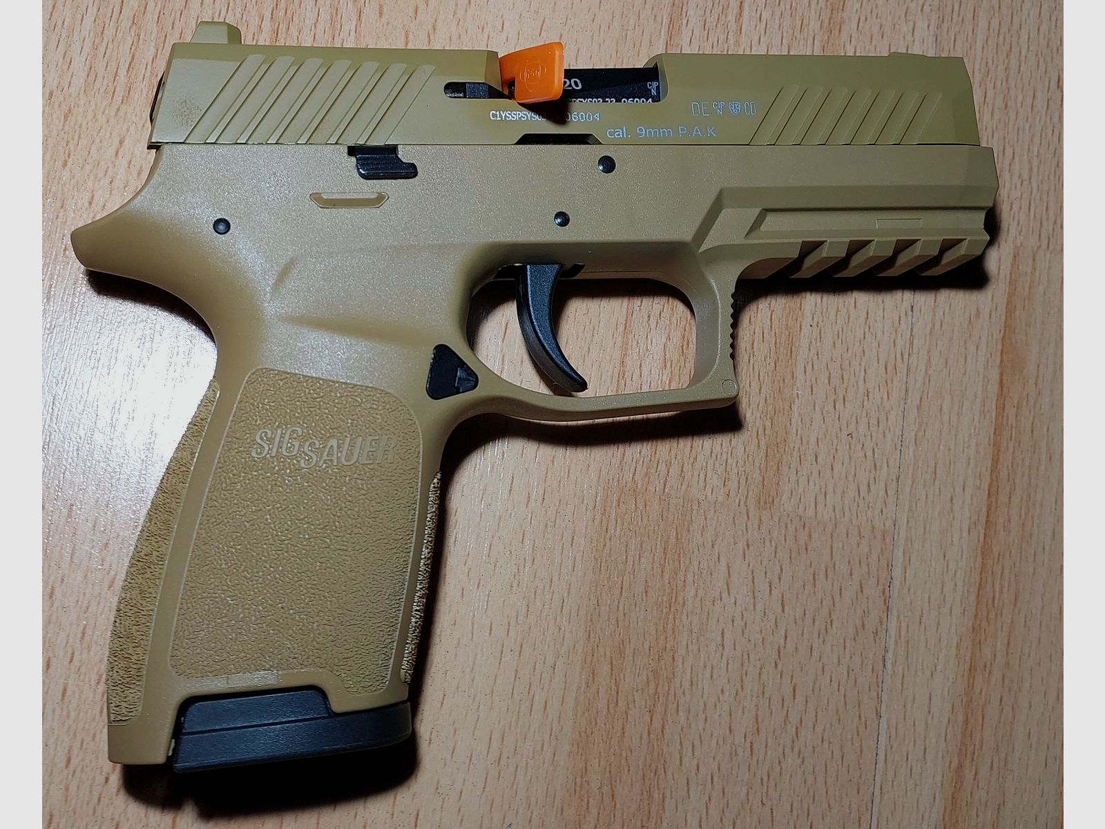 SIG SAUER P320 TAN SRS-PISTOLE 9MM P.A.K. (PTB 1038) NOWY
