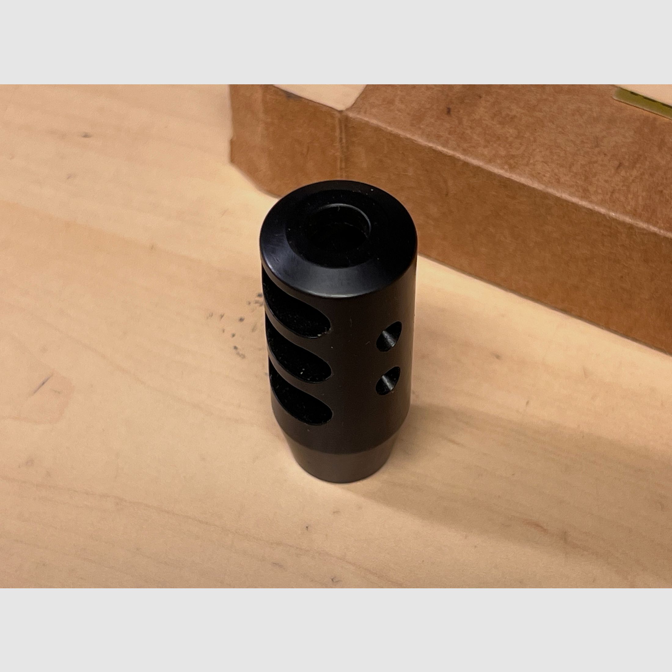 Hamulec wylotowy do Airsoft z gwintem M14 negatywnym wersja metalowa czarna