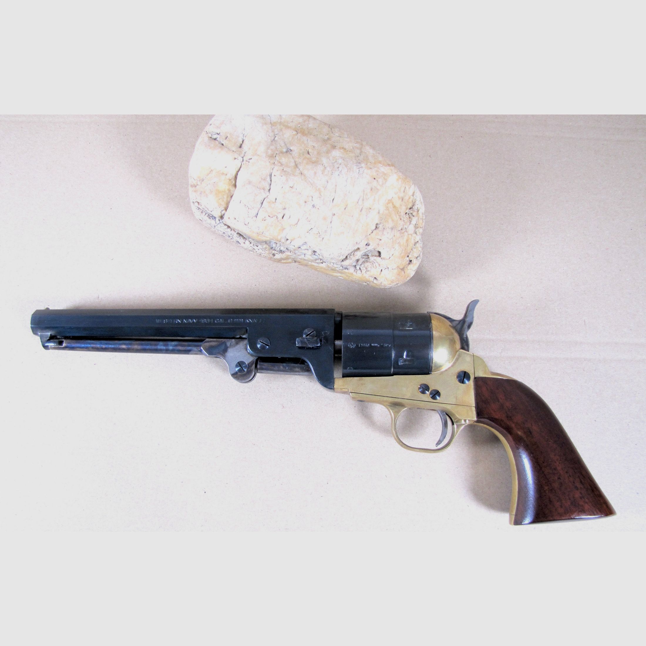 Doskonały rewolwer westernowy - WESTERN NAVY 1851 F.LLI PIETTA - 9mm hukowy