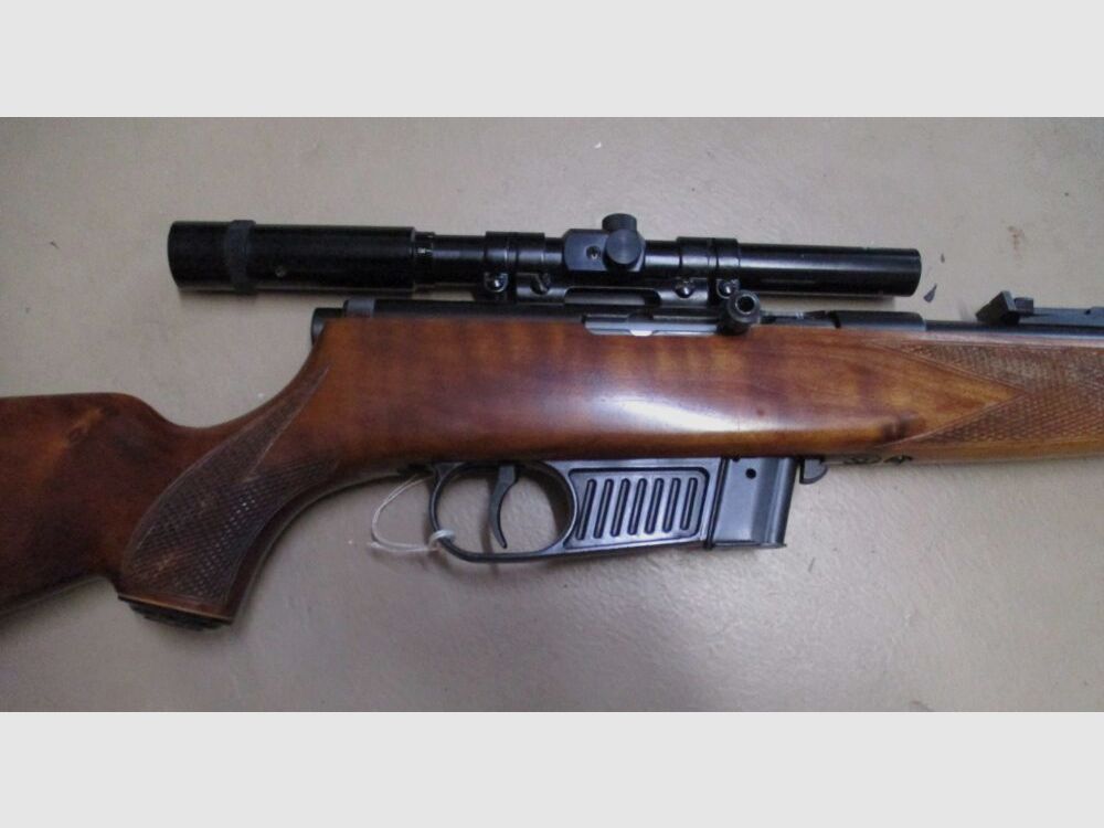Zelfladende geweer .22lr Voere Oostenrijk met richtkijker Automaat