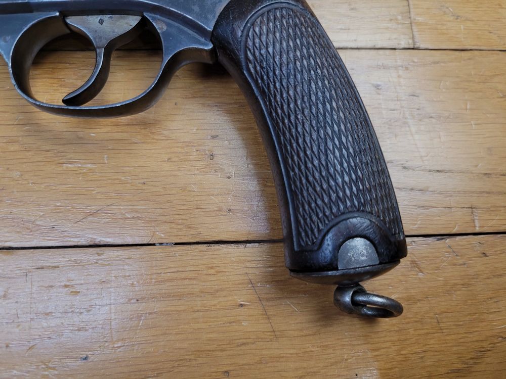 Zeer mooie dienstrevolver 1892 – Gewoon maar mythisch – Hoogtepunt van de revolver Made in France – Kaliber 8mm92 – Vuurwapen van 1902 opnieuw gekeurd in België – TBE, afbeelding 19 van 22
