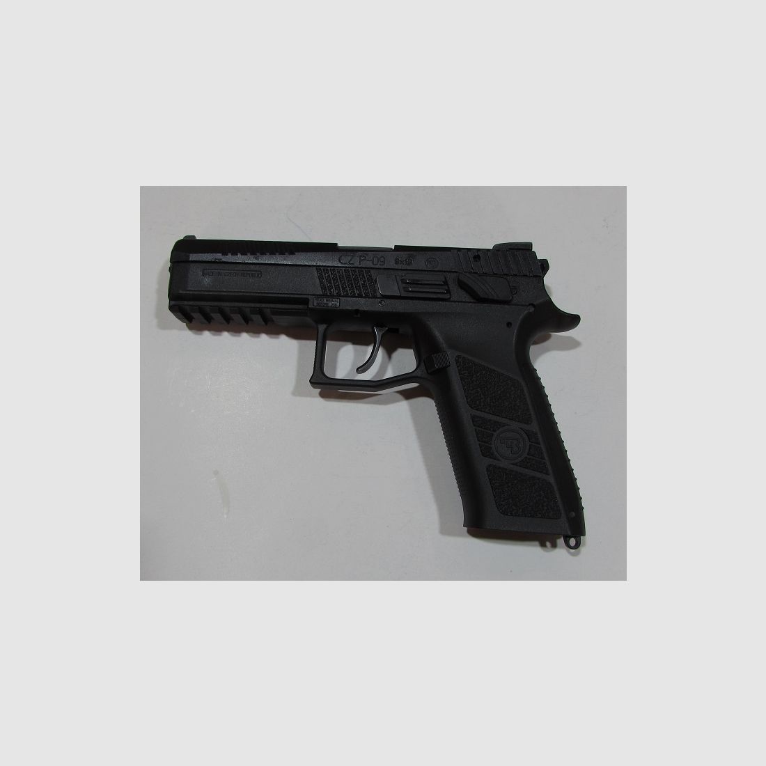 Pistole Selbstlade CZ P-09 mit Waffenkoffer und 1 zusätzlichem Magazin in sehr gutem Zustand, Bild 6 von 6