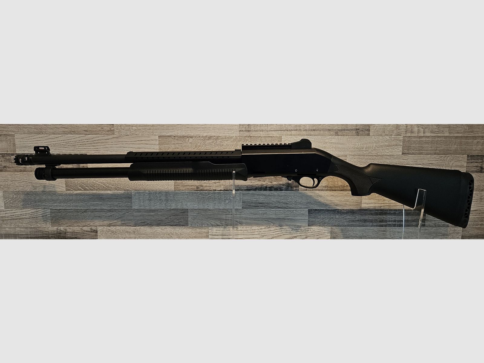 Artículo nuevo - Escopeta de repetición de culata delantera Pumpgun Akkar Karatay TK-355 612PS Negra Cal. 12/76