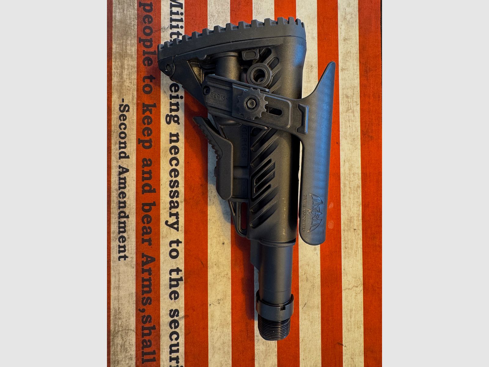 FAB Defence GL Shock-Schulterstütze (Edition Drake Associates +  Batterie/Werkzeugfach)  Buffer Tube inclusive und  AR15 Style Griff