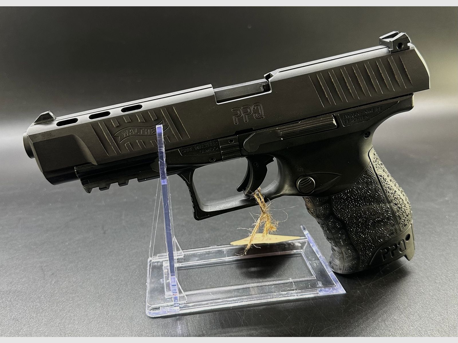 Demonstration weapon Walther semi-automatic. Pistol PPQ M2 9x19 5" 15R 9mm Luger