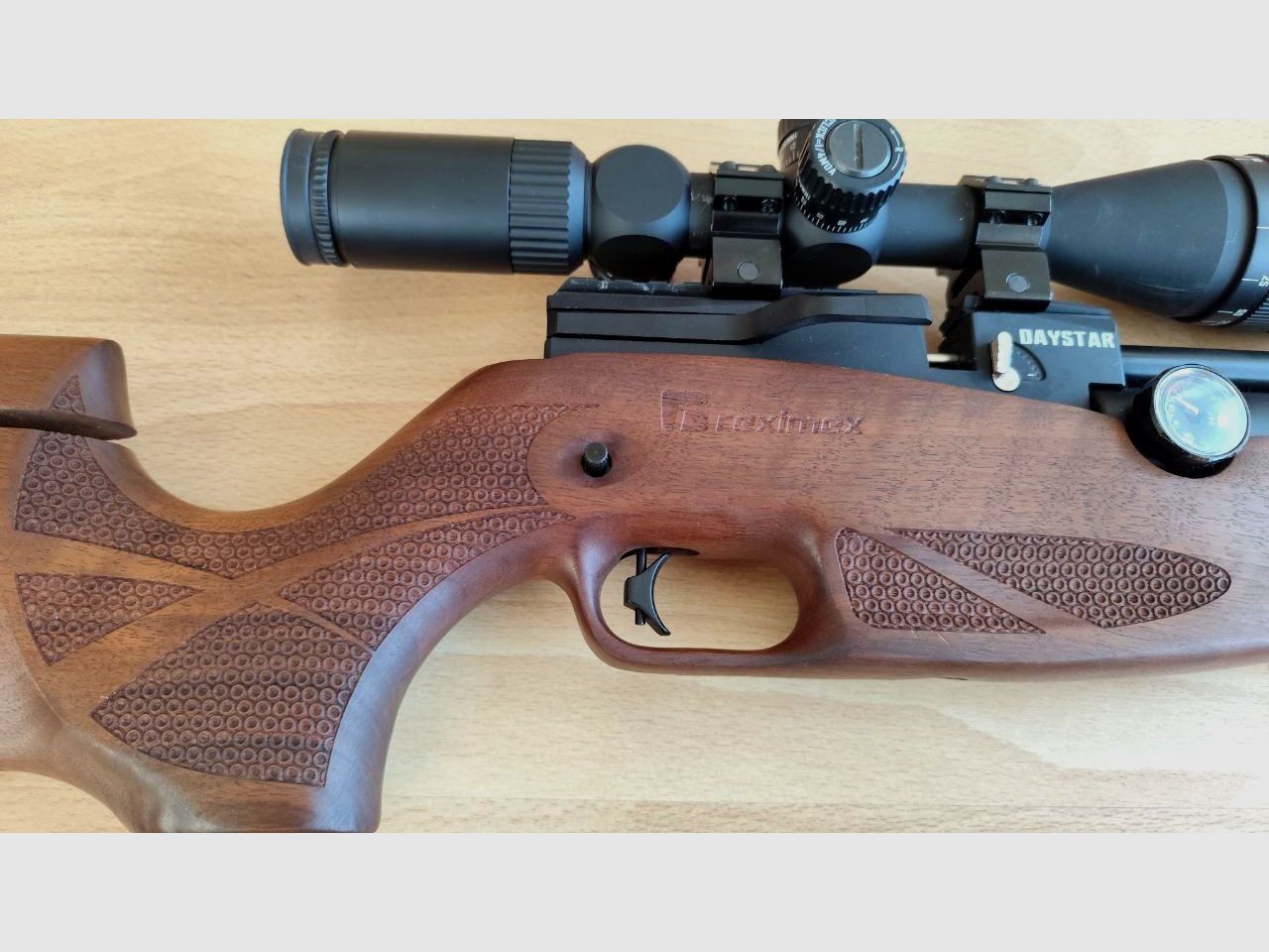 Reximex Daystar in 4,5mm mit Zielfernrohr, Zweibein, Tragegurt, zwei Magazinen und Exportkit
