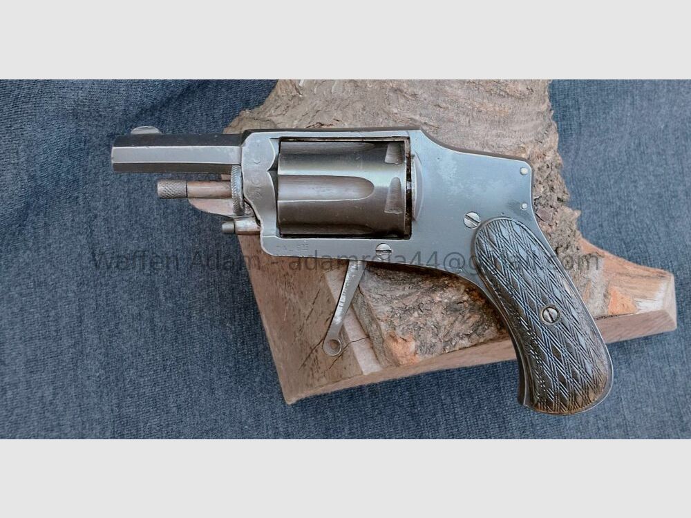 Venus Werk Hammerless - Revolver