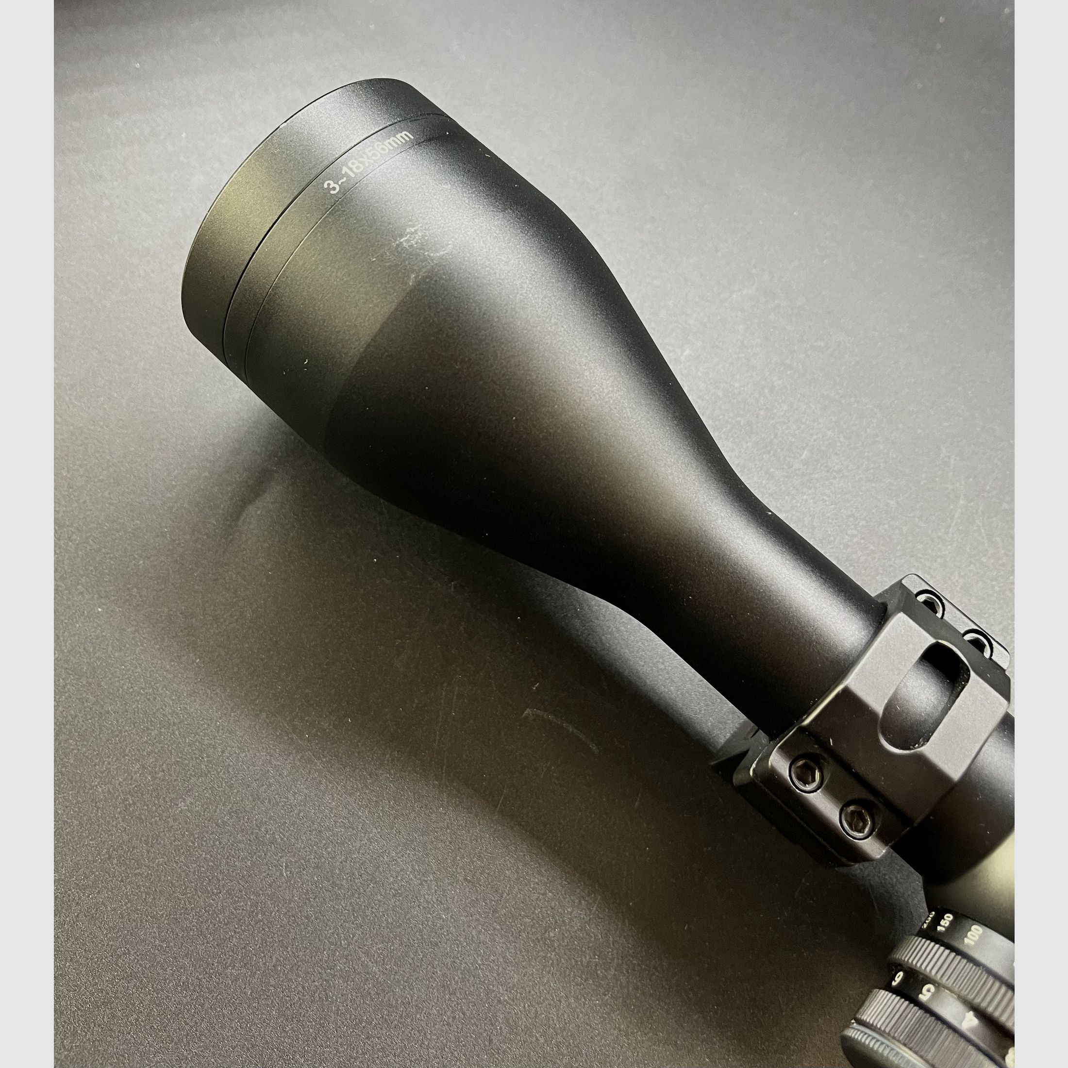 Aussteller FOCUS In Sight 3-18x56 #4 30mm Parallax mit Ringmontage