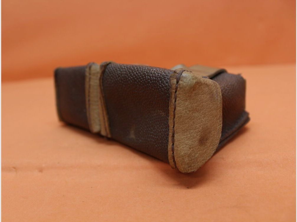 UDSSR SURPLUS Mosin-Nagant: Patronentasche UDSSR Schichtstoff braun/ Leder für Laderahmen (SURPLUS neuwertig)