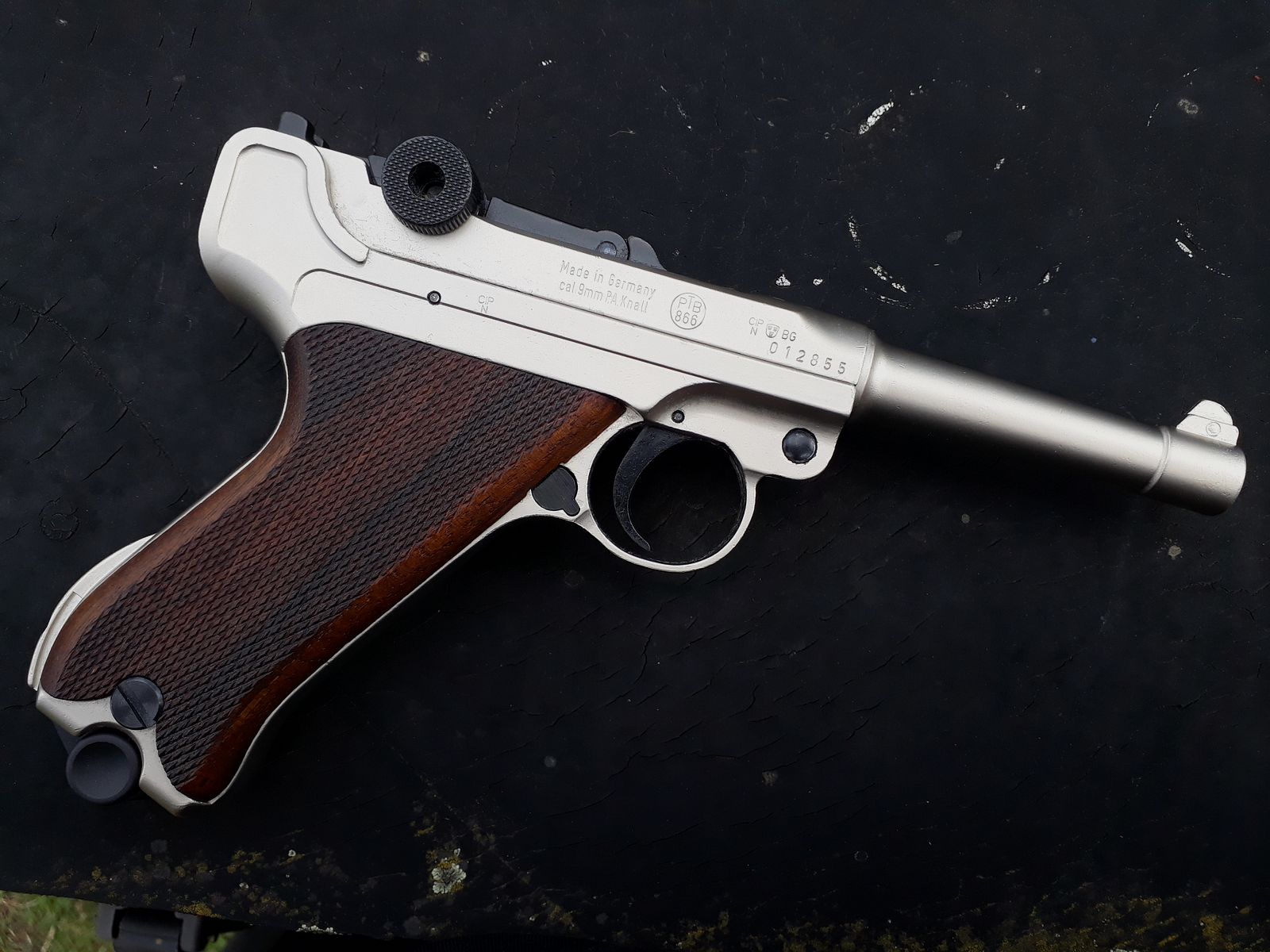ME Modelo P08 Parabellum Níquel, raro.