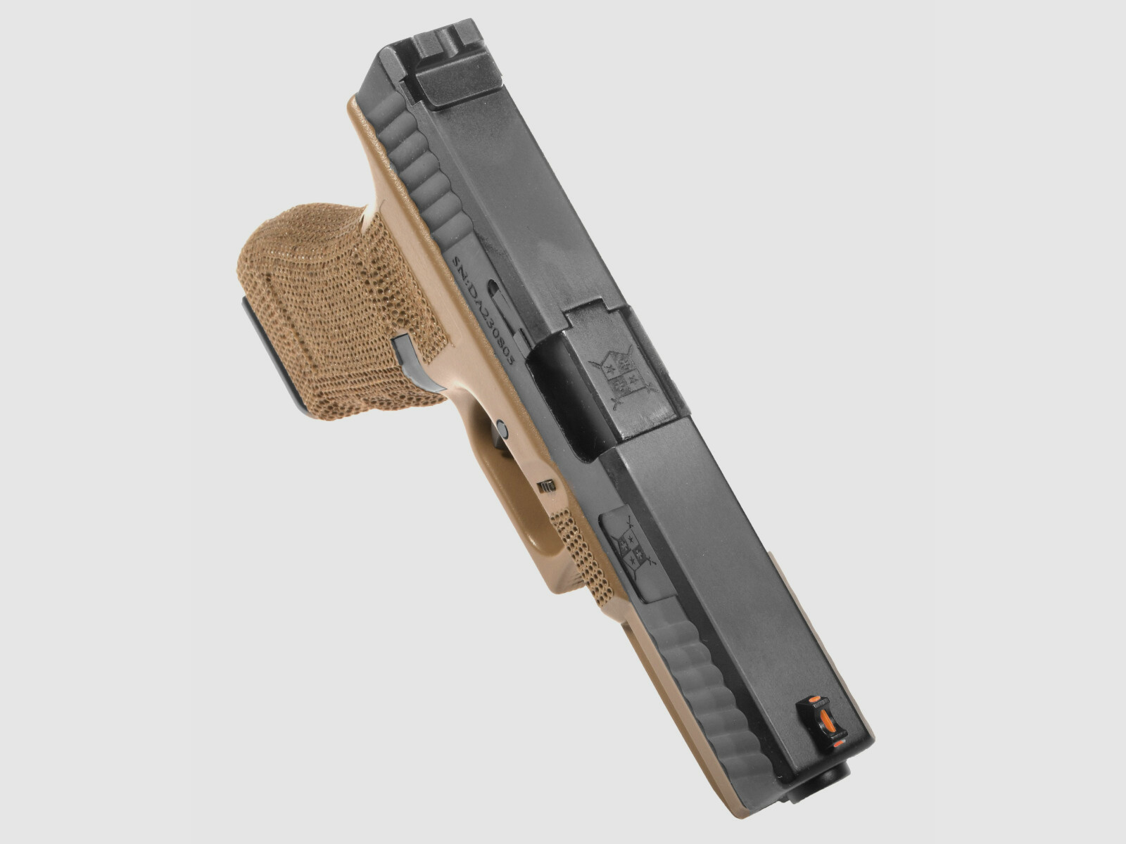 P04 GBB Airsoft Pistole in Tan | Delta Armory
