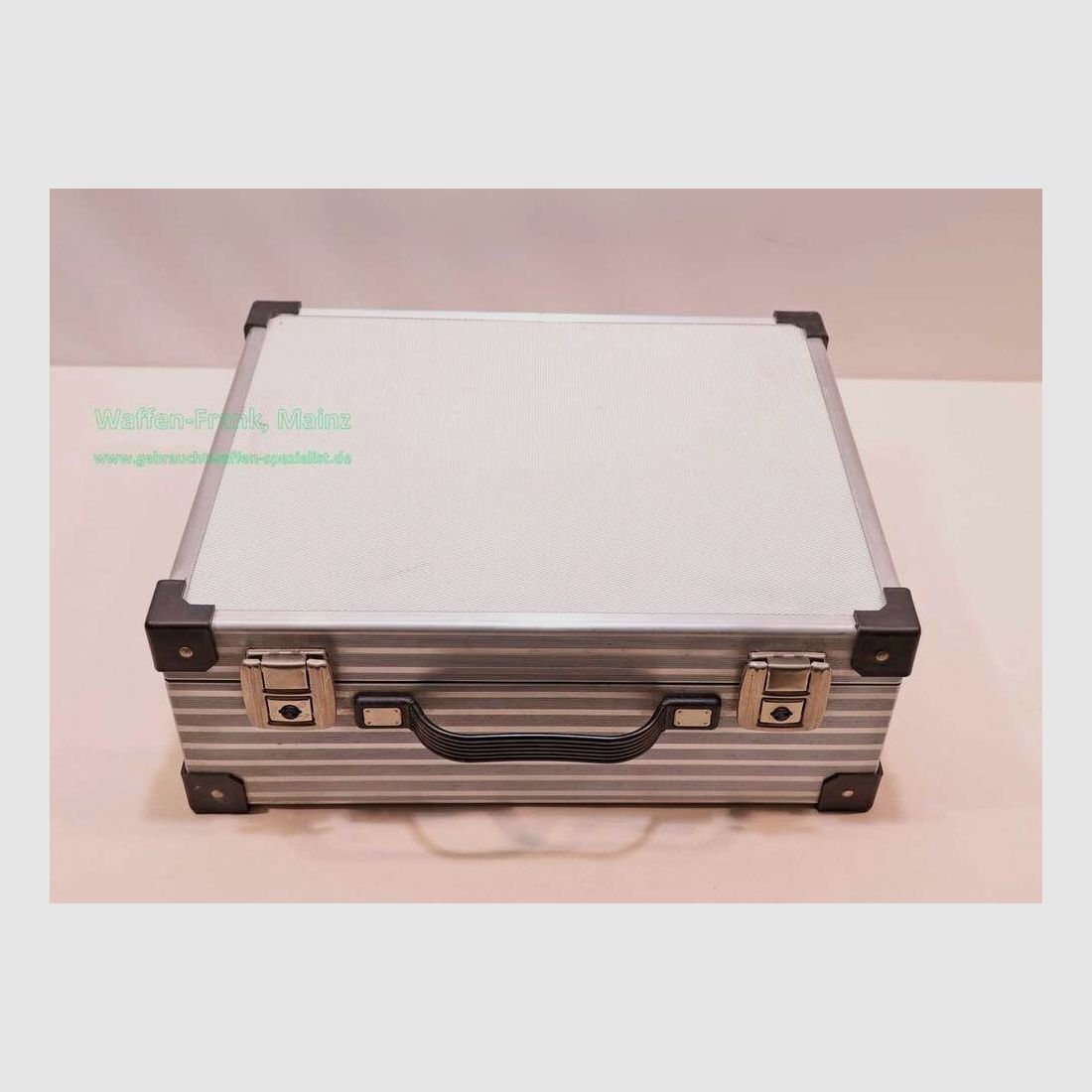 Diverse manufacturers aluminum case accessories/ammunition