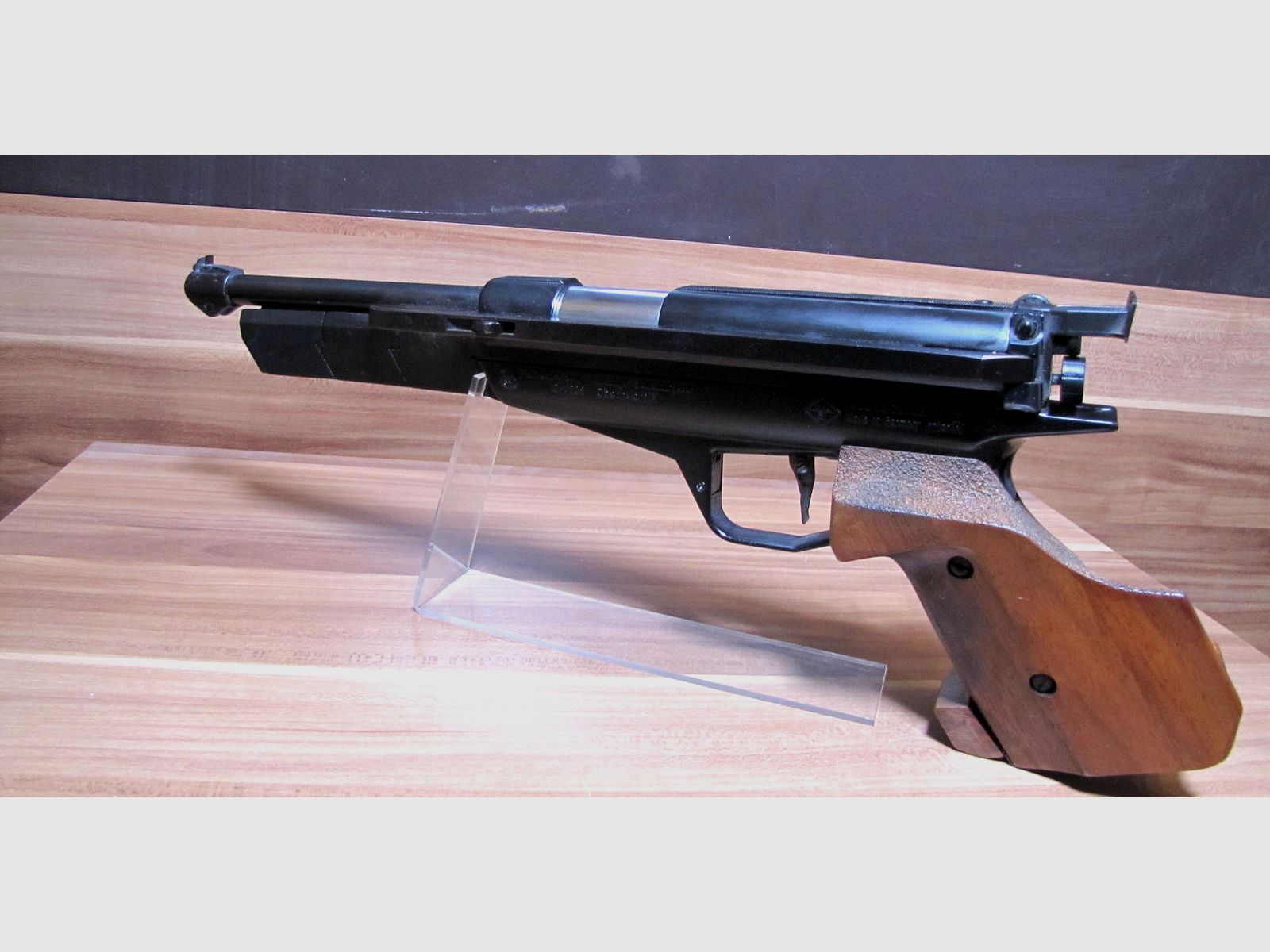 Match air pistol Feinwerkbau 80