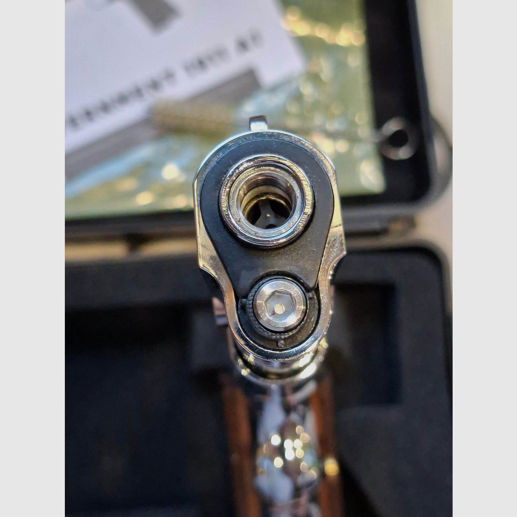 Colt 1911 Chrom, wie neu, unbeschossen, lange Federführung, Vitrinenstück.