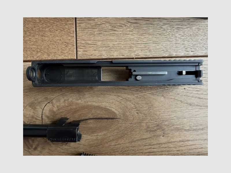 Glock 19 Gen 2 - Sammlerstück / sehr guter Original-Zustand - 4 Magazine - Sport- und Safety-Holster