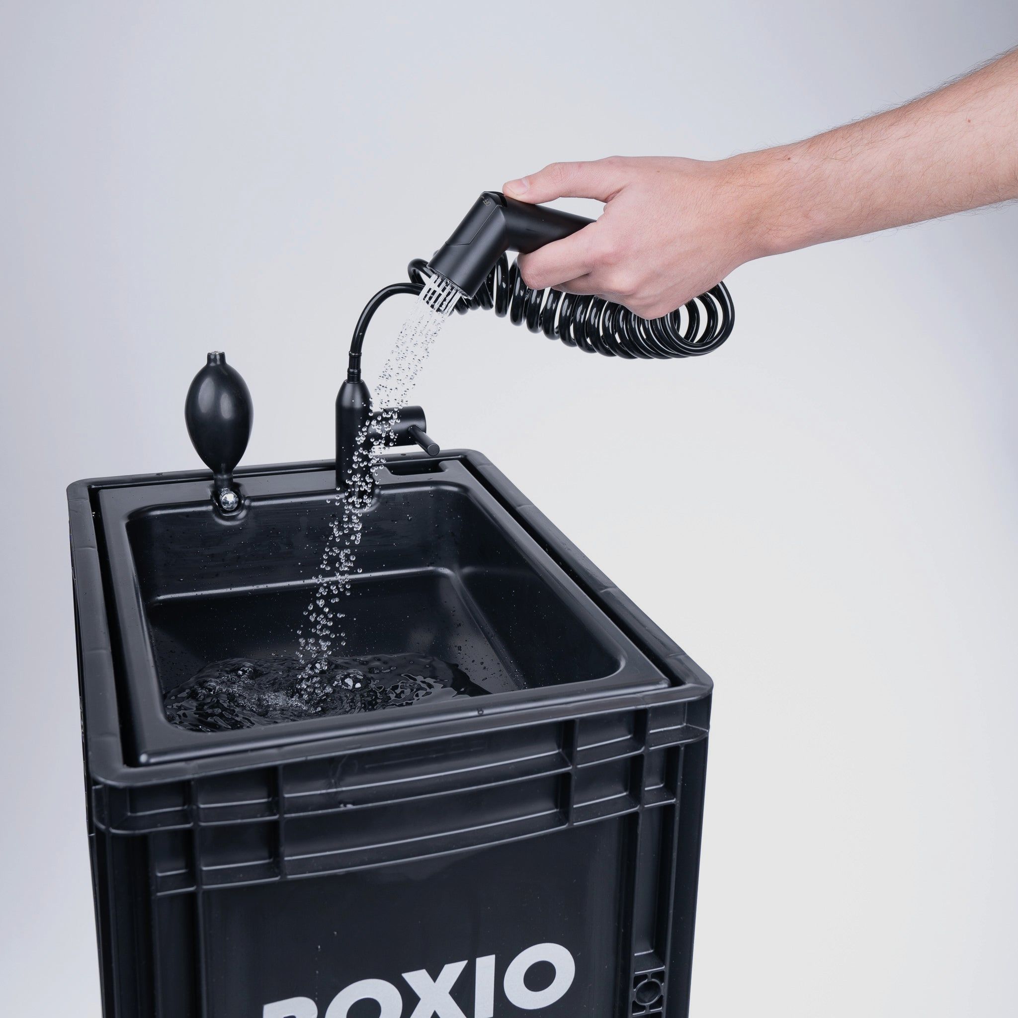 BOXIO WASH PLUS | Lavabo mobile con doccia da campeggio