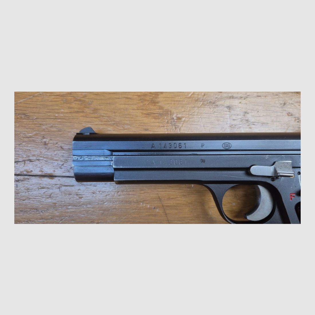 Bellissimo pistola SIG P210-2 – Mito del 9 para – Arma militare del 4° contratto – Circa 1965/68 – Bellissima brunitura – Funzionamento e canna da sogno – 1 caricatore aggiuntivo e fondina (il pacchetto completo!) forniti – Condizioni TBE+++!, immagine 7 di 25