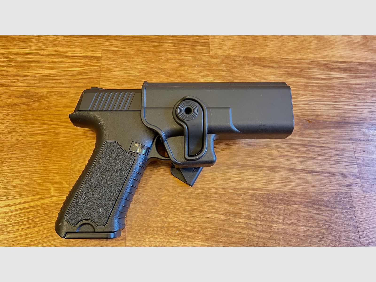 Cyma G18 / P226 / CM.030 AEP, inkl. Akku und Zubehör