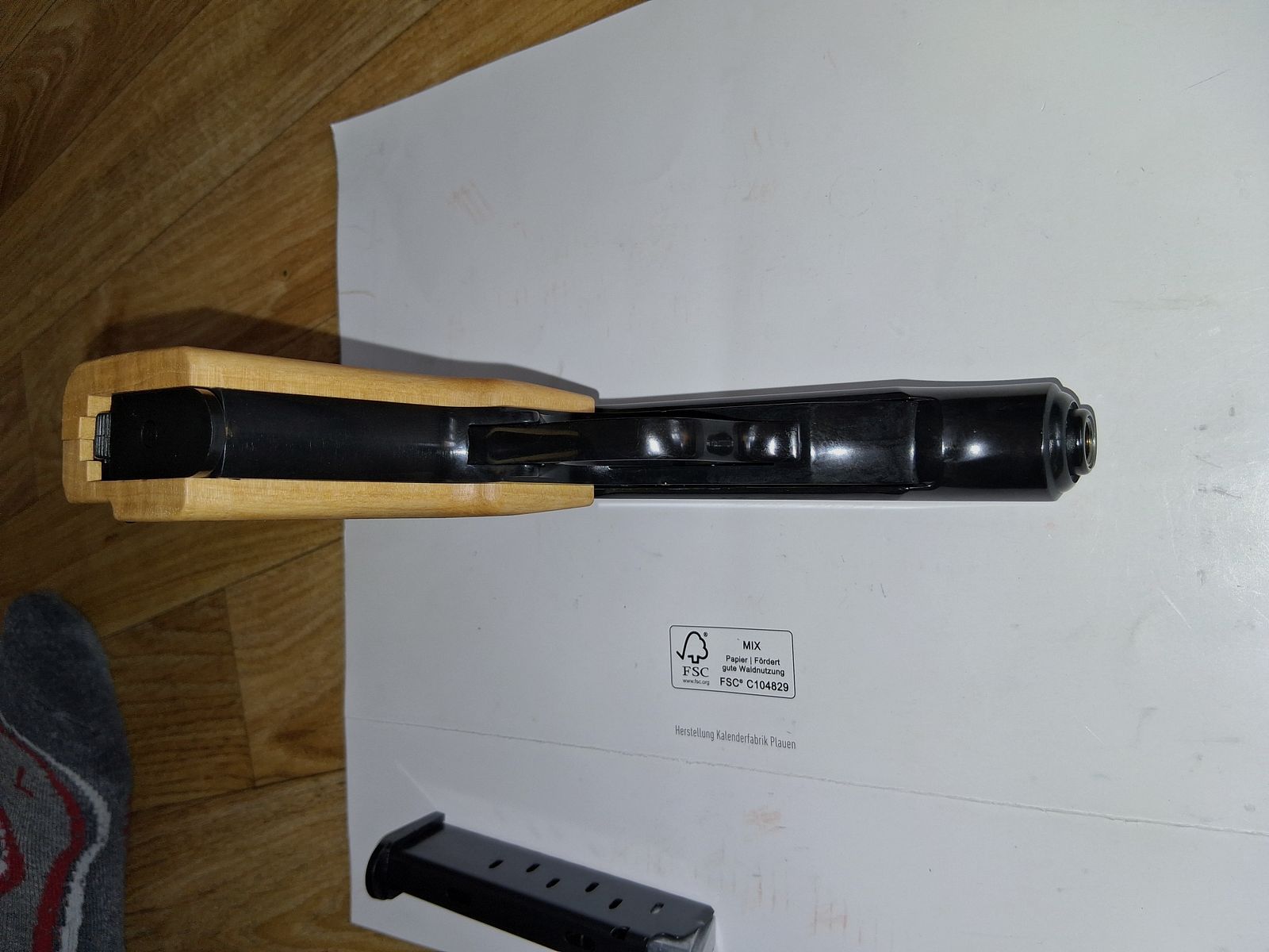 Reck Umarex Mod. Pobeda (Makarov) Cal. 9 mm P.A.K., wooden grips, spare magazine, (like new)
