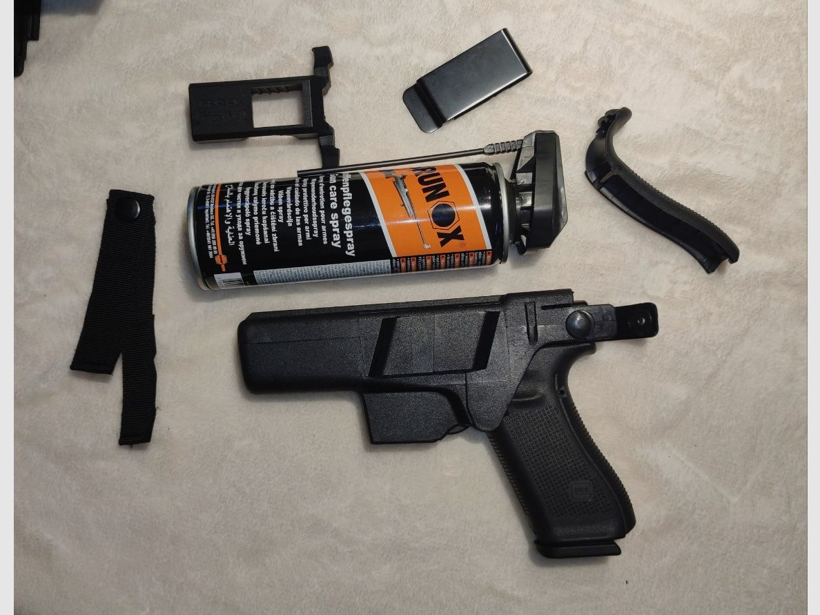 Glock 17 Gen5 with accessories (like new)