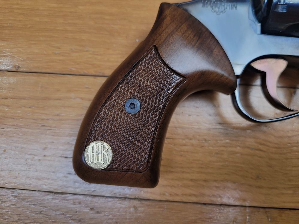 Magnifique et Collector revolver MR73 Police – 357mag – Fabrication Manurhin de 1973 ! – Canon 3 pouces à l&rsquo;état de neuf – Plaquette maison d&rsquo;origine – État mécanique et esthétique superbe – Dans sa boite d&rsquo;origine avec manuel- Top collector à l&rsquo;état neuf !, image 19 sur 23