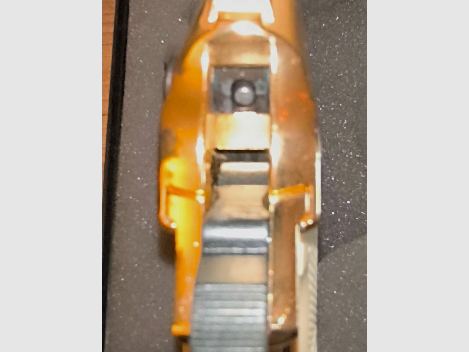 Preis VB!! ⚠️ Achtung James Bond Fans - Echte Rarität  - Vitrine Stück & Ungeschossen!!! Limitierte Sonderedition GoldenEye der 90er Jahre - Walther PP Gold mit Weißen Griffschalen & Zertifikat sowie VHS Kassette, sowie zusätzlichen Magazin mit Flachen Magazinboden,PTB Nr. 620, Absolut Neuwertig,Optisch sowie Funktionell in einem Tadellosen top Zustand & Ungeschossen!! ⚠️ Versandkosten Frei!!