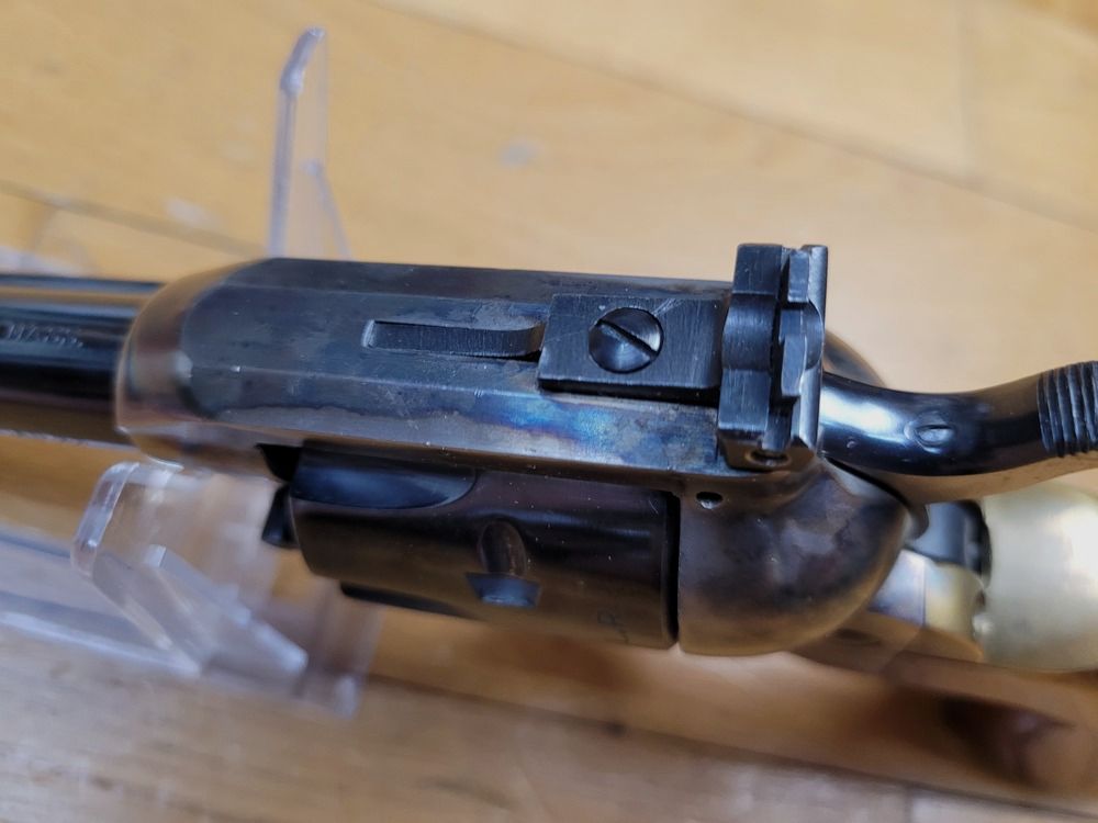 Revolver Iver Johnson Deluxe Target – 2 Trommeln 22LR und 22Mag – Single Action Army von Uberti – Waffe von 1978 – Rahmen Typ Scout – 100% Stahl – Abzug mit Transferstange und 4 Klicks wie bei einem echten – Lauf 5 Zoll ¼ Spiegel – Verstellbare Visierung – TBE+!, Bild 14 von 22