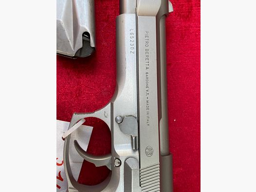 Like-new Beretta F92 INOX; Cal. 9mm Luger