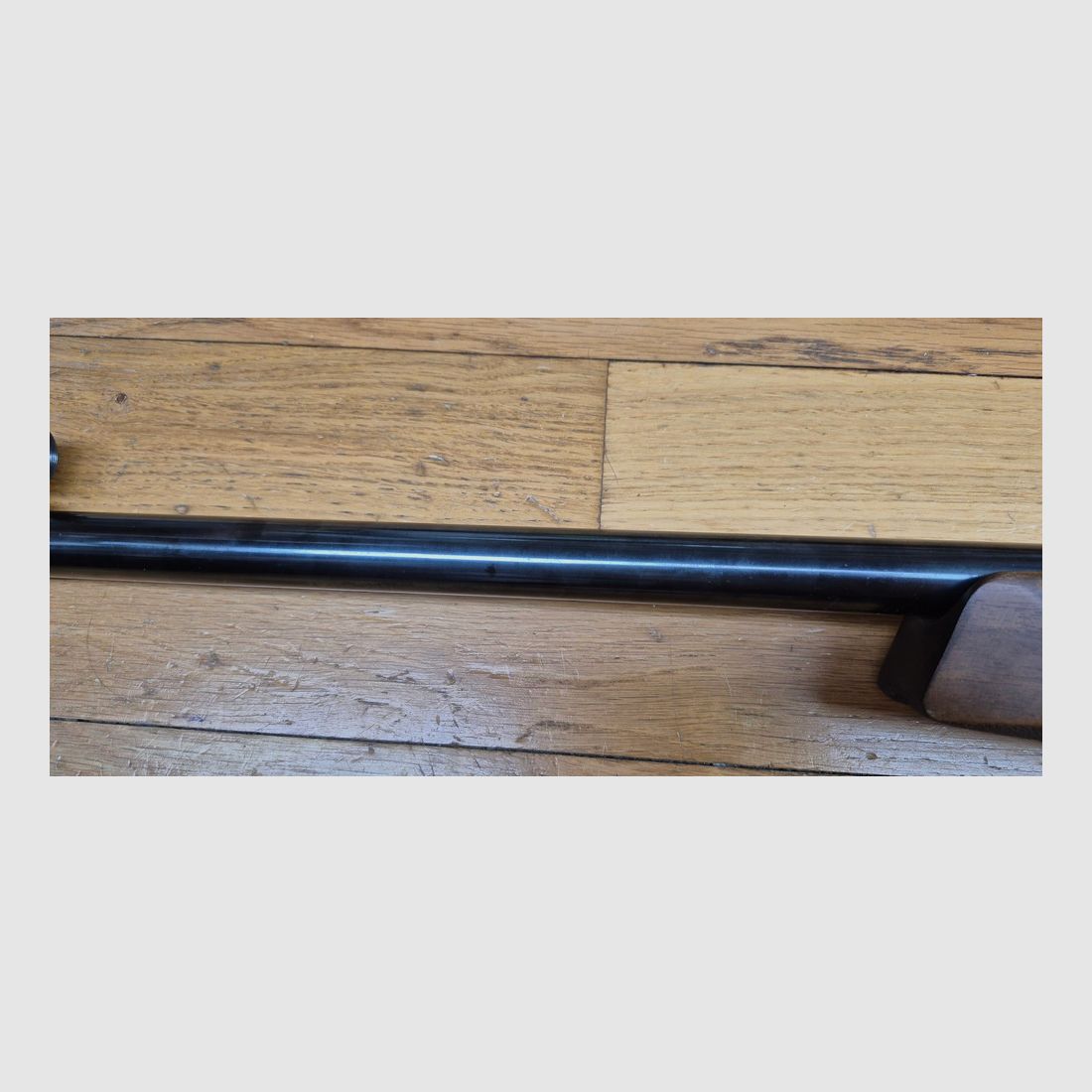 Wunderschöne Präzisionsbüchse Anschütz Modell MATCH 54 Version 1407 – Kal. 22LR – Seltenes Modell mit X-Lauf – Waffe von 1978 – Schlagbolzen und verstellbarer Abzug Modell 54 – Neuer Lauf mit hervorragenden Zügen – 100% Brünierung ohne Oxidation – Schöne Hölzer – Waffe nahezu neu – TBE++/TBE+++, Bild 36 von 37