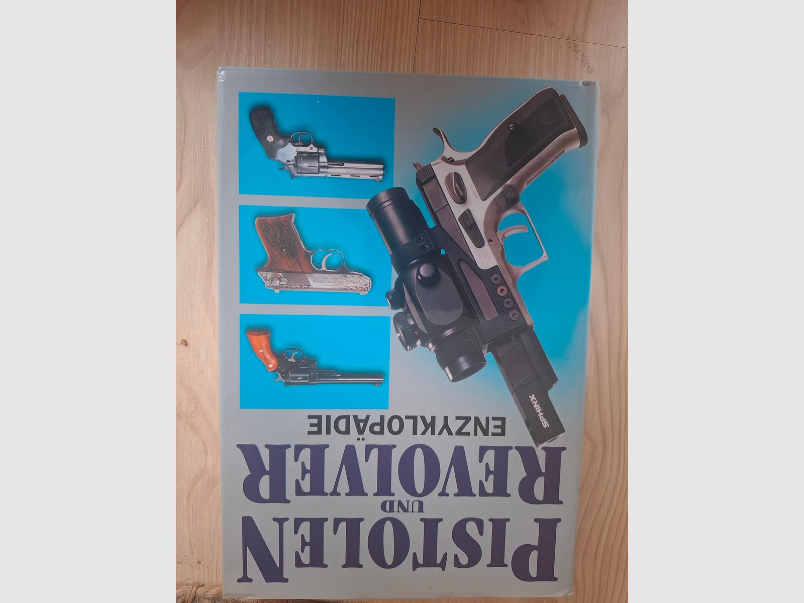 Konvolut aus verschiedenen Waffenbüchern