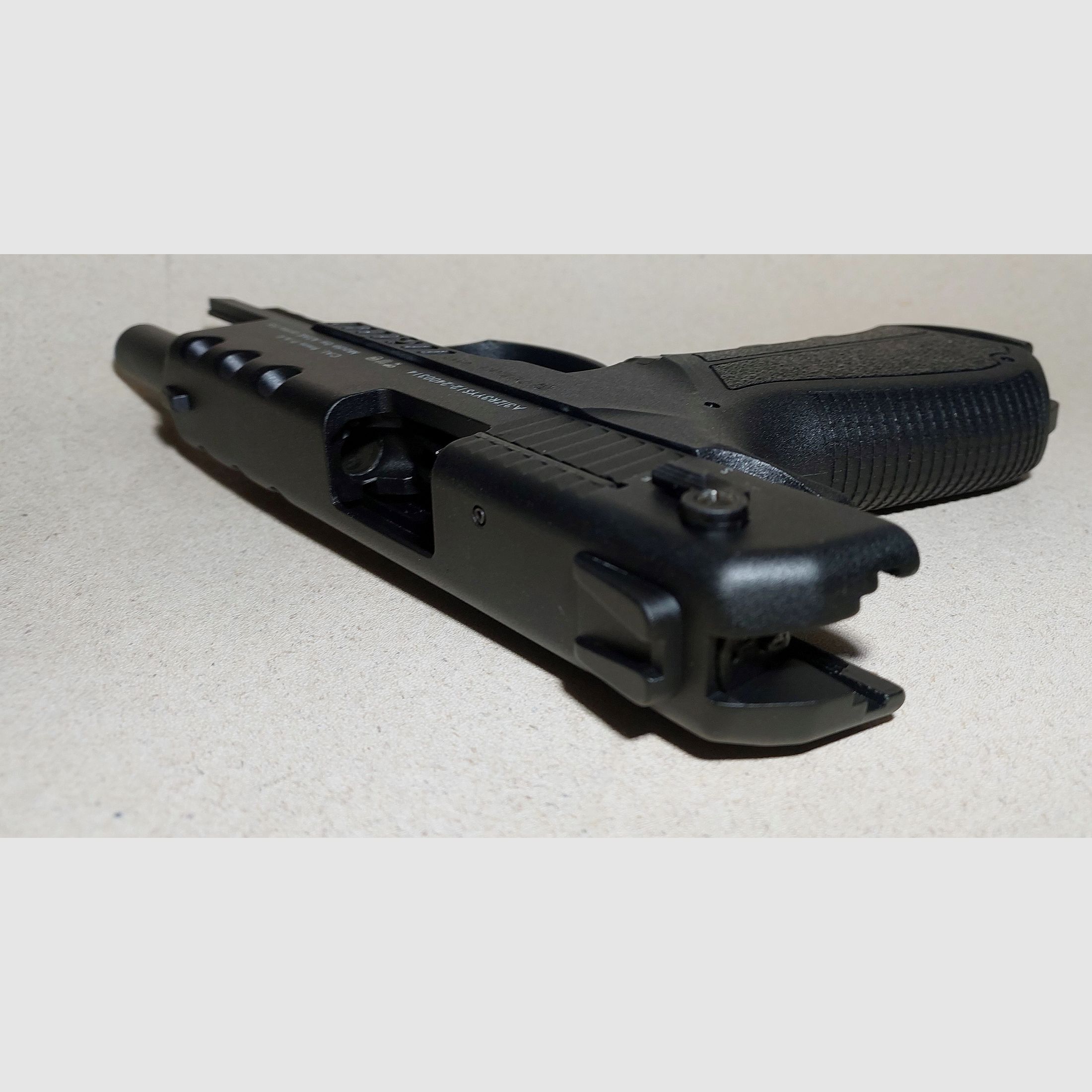 Zoraki 4918 Schreckschuspistole Kal. 9mm P.A.K. (PTB 1110) schwarz  neuwertig!