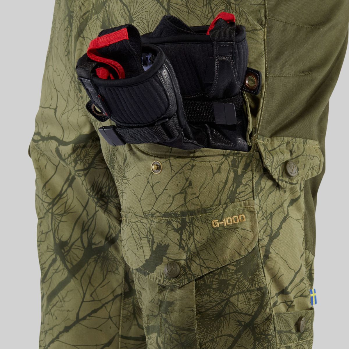 FJÄLLRÄVEN Barents Pro Hunting Trousers M Green Camo/ Deep Forest