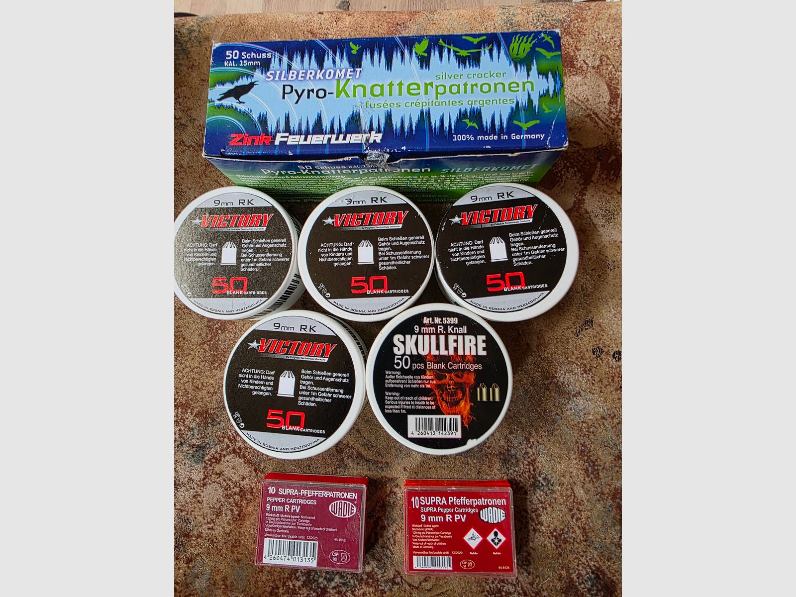 5x cartucce 9mmRK Knall, 2x cartucce di pepe 9mmRK, 1x fuochi d'artificio Zink Ratter