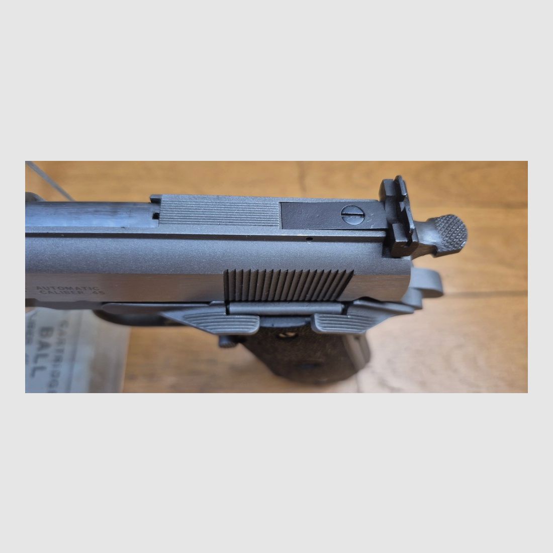 Zeer mooie AMT (Arcadia Machine & Tools) Hardballer Pistol — Kal. .45 ACP — Eerste 1911 volledig van roestvrij staal in de geschiedenis — 100% staal alle onderdelen — Wapen uit 1985 — Zeer goede esthetische staat — Uitstekende mechanische staat — Spiegelloop – Originele grepen – TBE+/TBE++, afbeelding 16 van 25