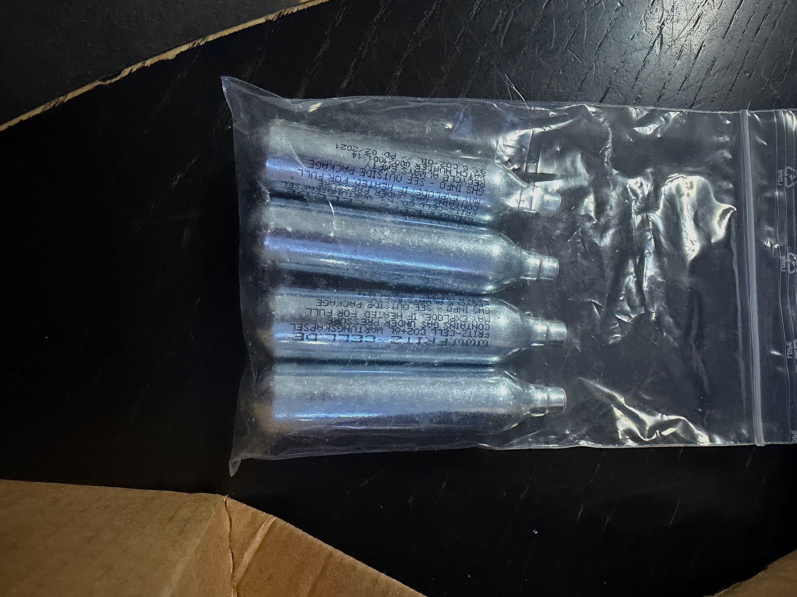 Walther p99 DAO co2 airsoft top condition lots of accessories