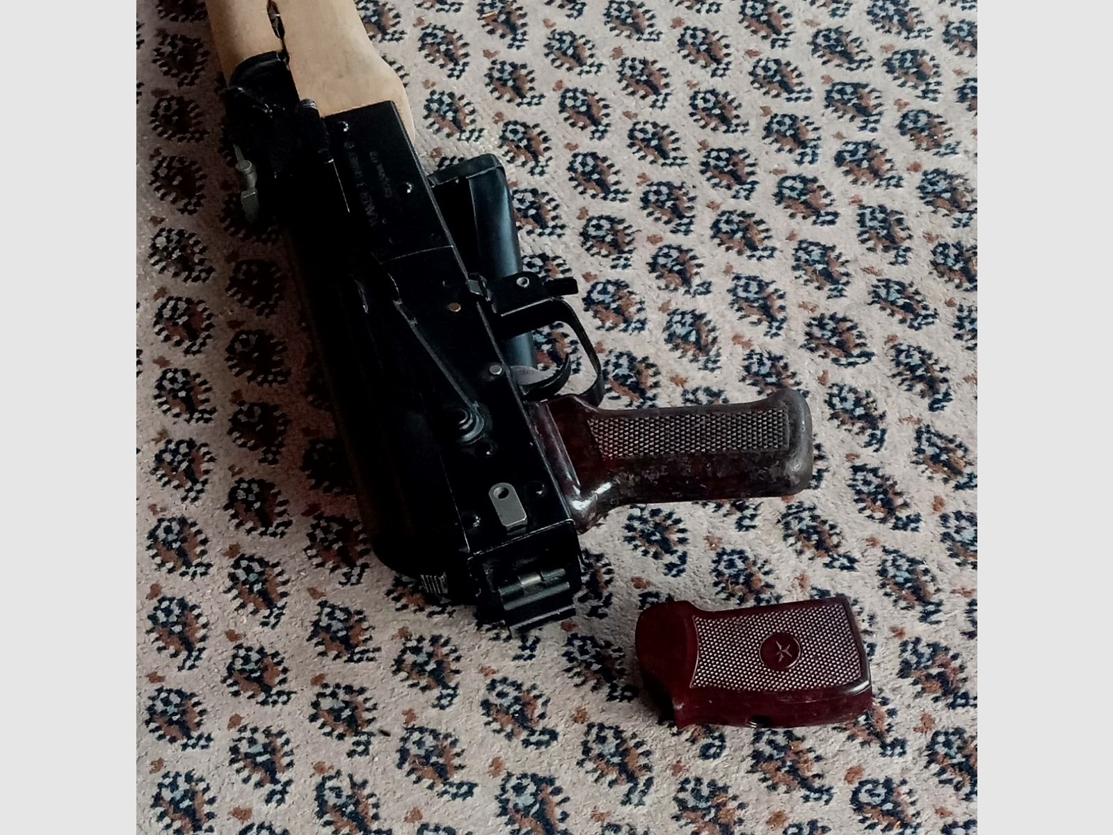 Rumänische AKM-Griffe aus Bakelit besser als der russische Griff / auch für AK74 AK-100 / Yunker / Cybergun 47