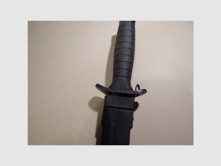 Kampfmesser Schwarz mit Säge und Kunststoff Scheide
