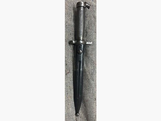 Schwedisches Bajonett Modell 1896 für den Schwedenmauser. Der Hersteller ist die Firma E.J.A.B. - Eskilstuna Jernolegets Aktion Bolaget in Eskilstuna / Schweden.