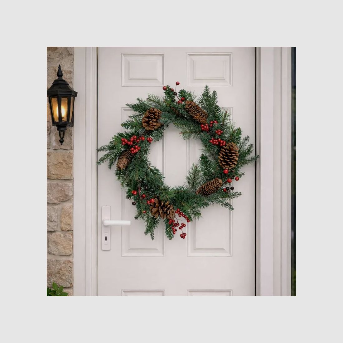 Christmas wreath 45cm with pine cones and red berries, image 1 of 7