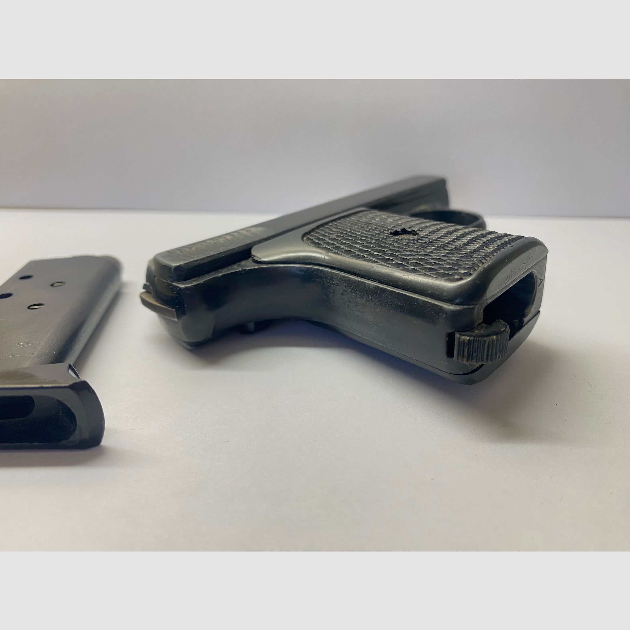 RÉSERVÉ Pistolet d'alarme Rhöner SM 110a 8mm Bang